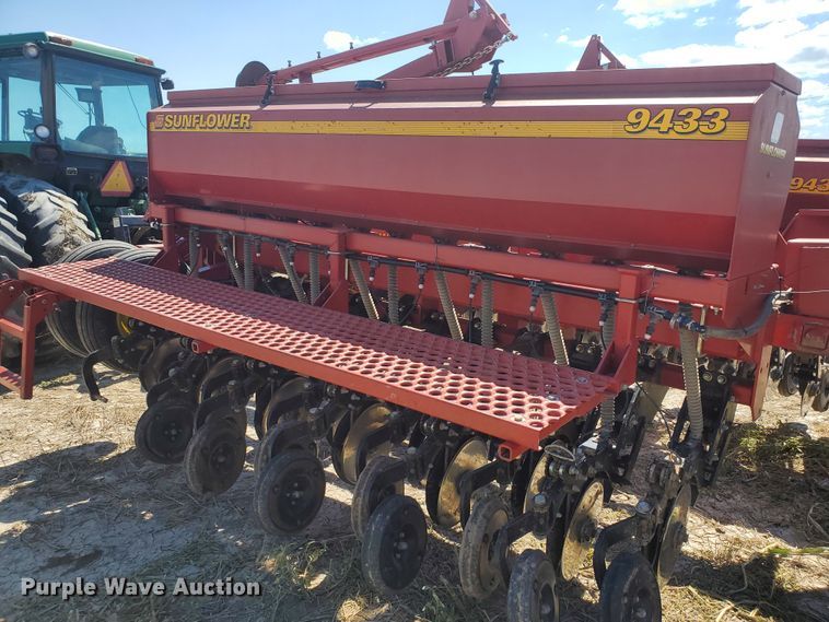 image for item DF7546 Sunflower 9433 grain drill