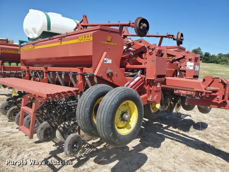 image for item DF7546 Sunflower 9433 grain drill