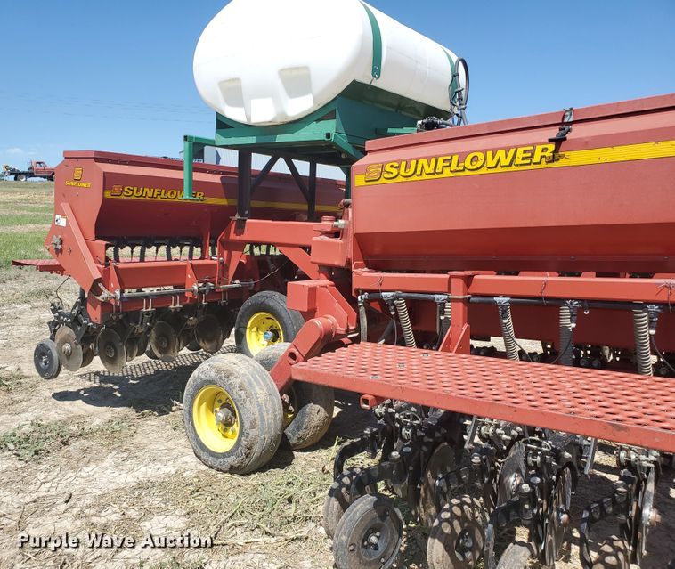 image for item DF7546 Sunflower 9433 grain drill