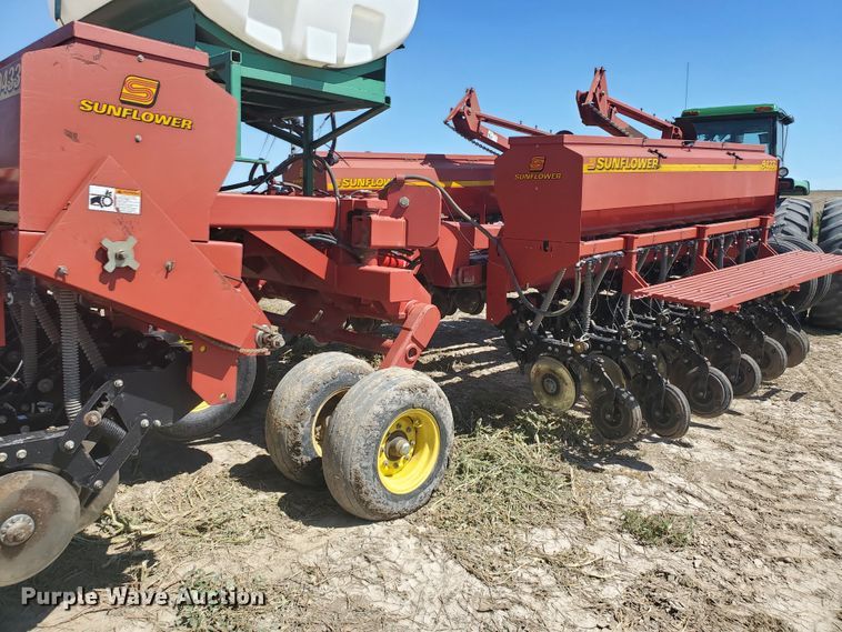 image for item DF7546 Sunflower 9433 grain drill