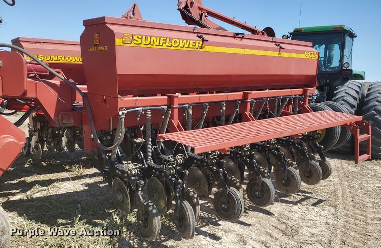 image for item DF7546 Sunflower 9433 grain drill