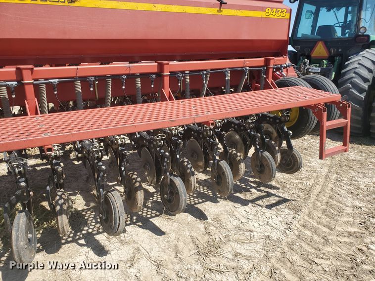 image for item DF7546 Sunflower 9433 grain drill