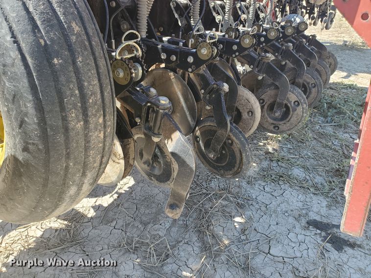 image for item DF7546 Sunflower 9433 grain drill