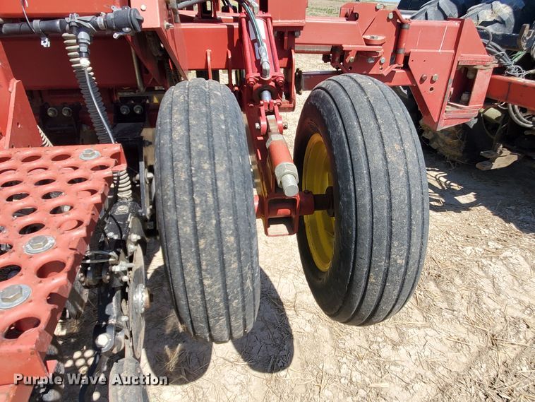 image for item DF7546 Sunflower 9433 grain drill