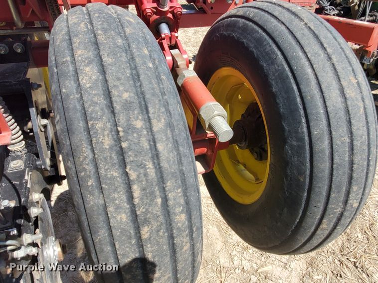 image for item DF7546 Sunflower 9433 grain drill