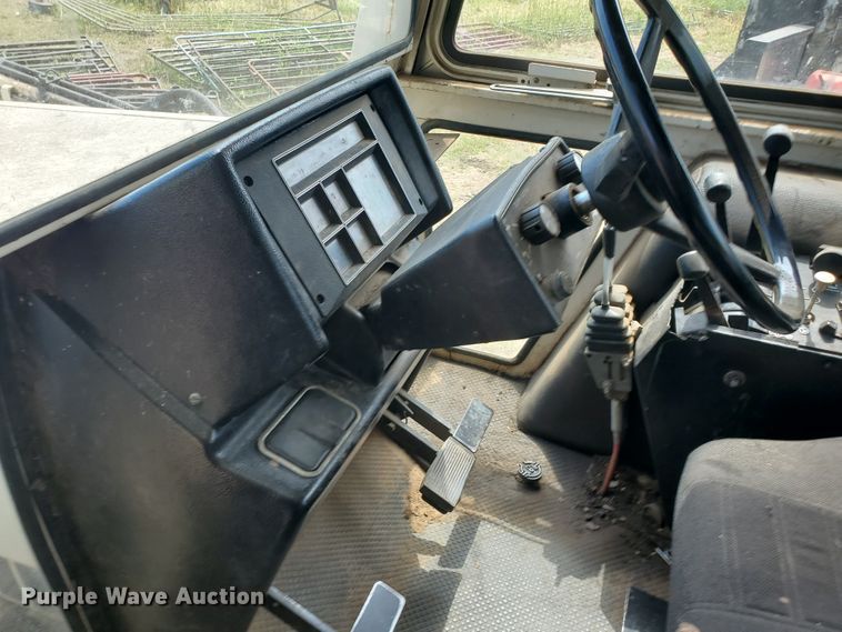 image for item DF7552 1983 Case 2090  tractor