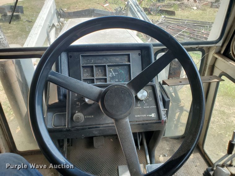 image for item DF7552 1983 Case 2090  tractor