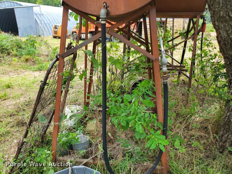 image for item DF7553 (3) fuel tanks