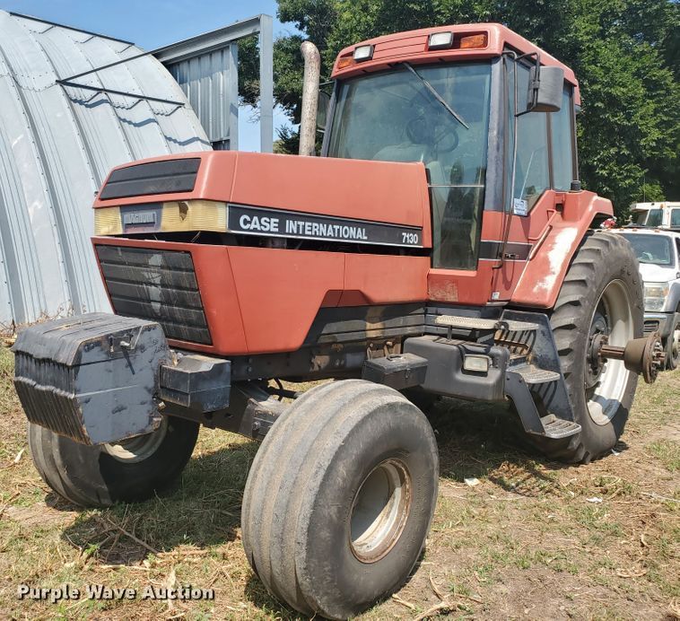 image for item DF7555 Case IH 7130  tractor