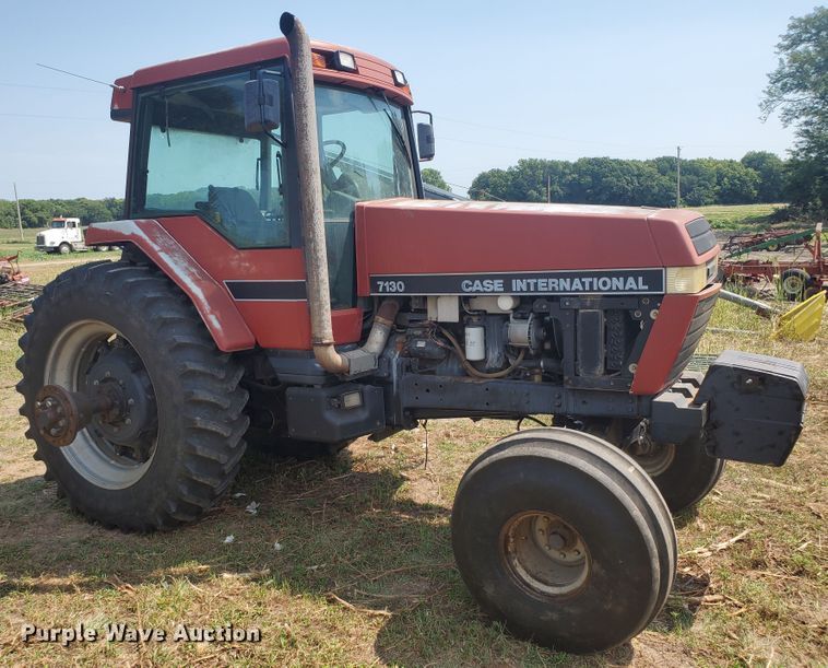 image for item DF7555 Case IH 7130  tractor