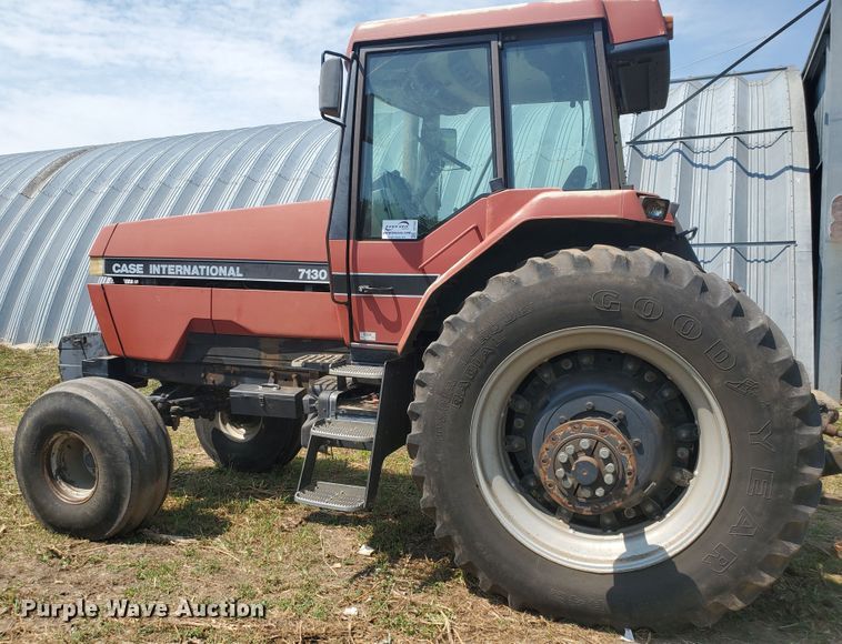 image for item DF7555 Case IH 7130  tractor