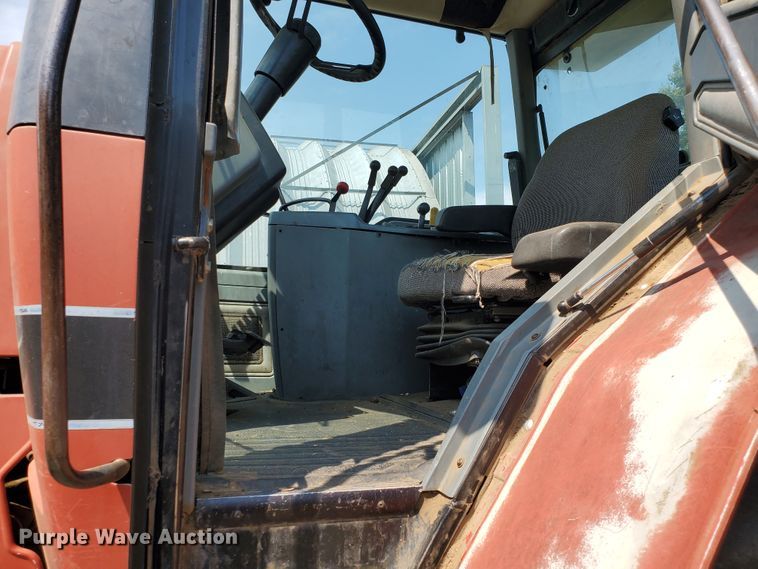 image for item DF7555 Case IH 7130  tractor