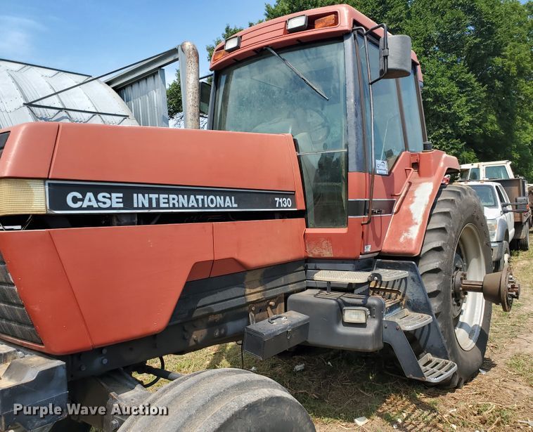 image for item DF7555 Case IH 7130  tractor