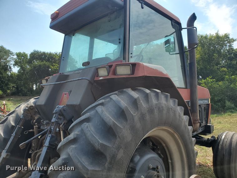 image for item DF7555 Case IH 7130  tractor