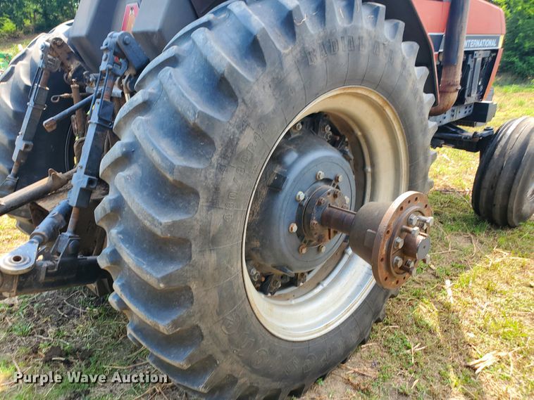 image for item DF7555 Case IH 7130  tractor