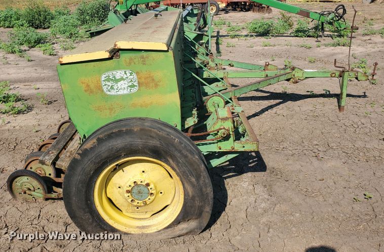 image for item DF7557 John Deere DF2080C grain drill
