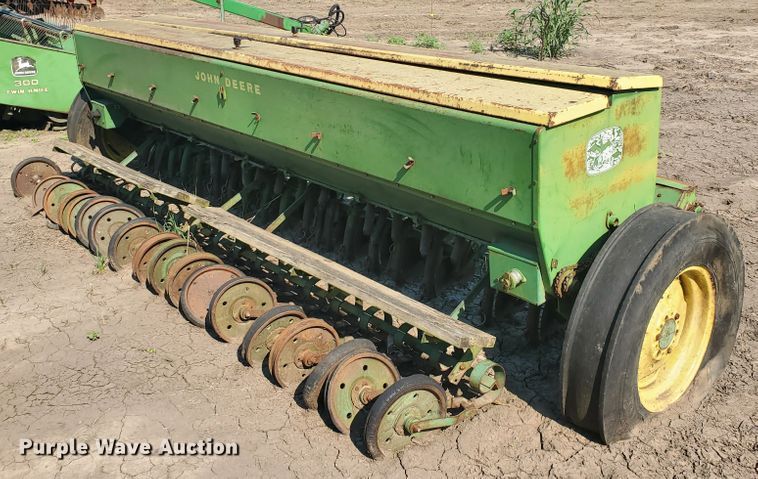 image for item DF7557 John Deere DF2080C grain drill