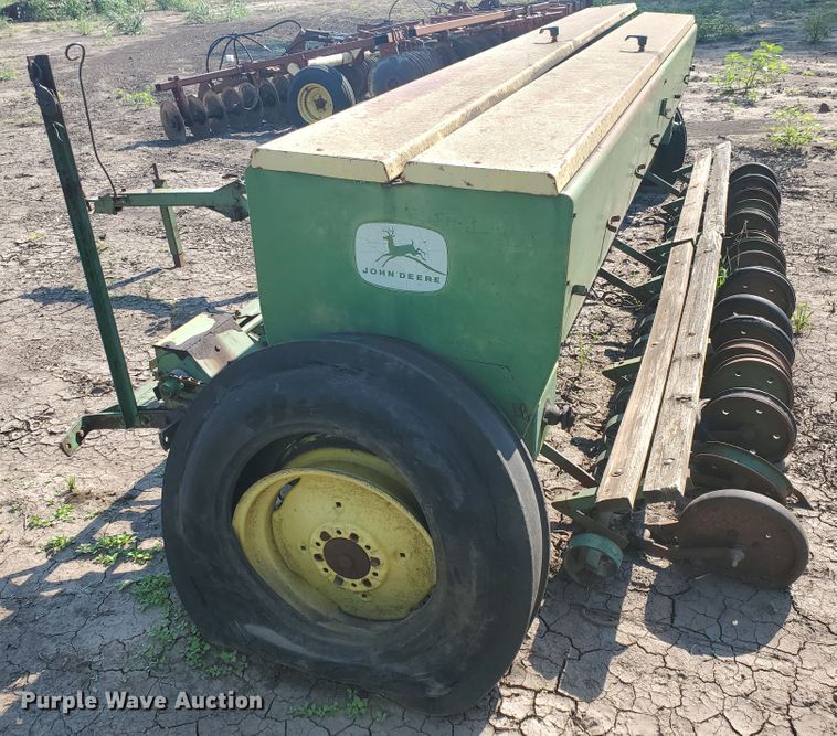 image for item DF7557 John Deere DF2080C grain drill