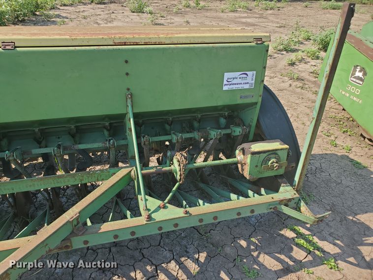 image for item DF7557 John Deere DF2080C grain drill