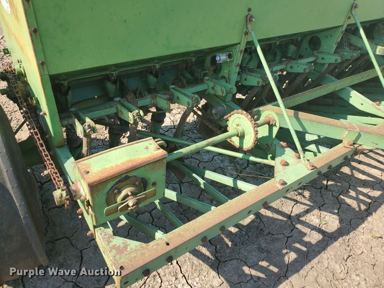 image for item DF7557 John Deere DF2080C grain drill