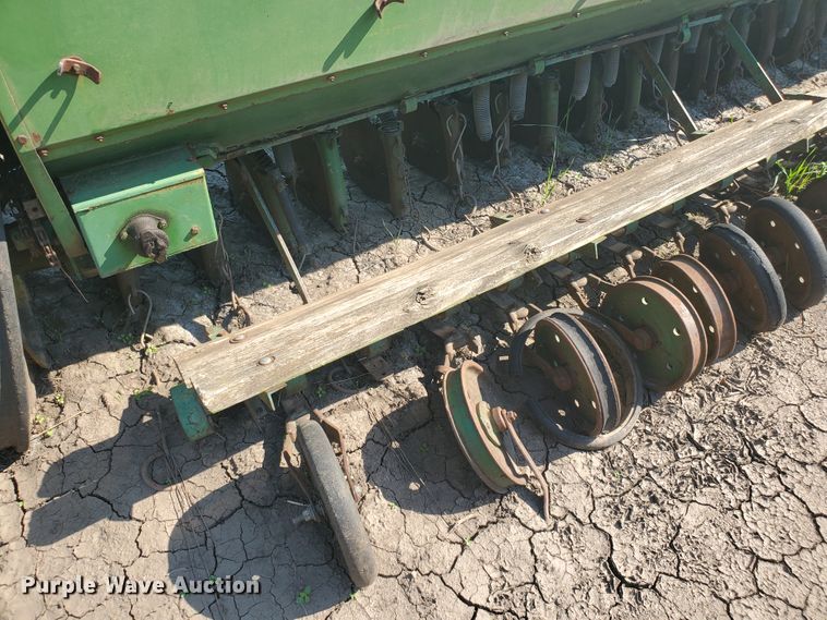 image for item DF7557 John Deere DF2080C grain drill