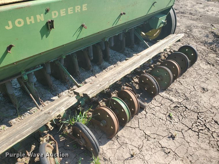 image for item DF7557 John Deere DF2080C grain drill