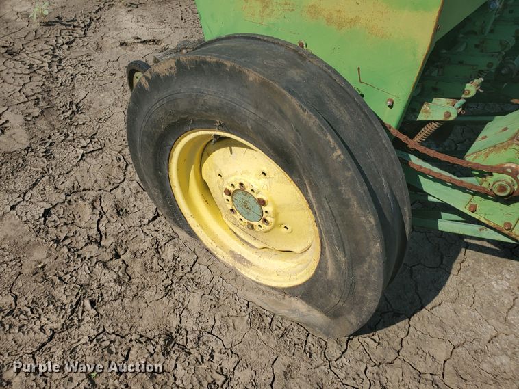 image for item DF7557 John Deere DF2080C grain drill