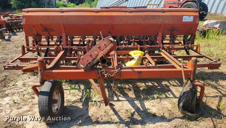 image for item DF7562 International 150 hoe grain drill
