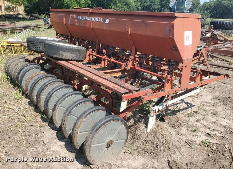 image for item DF7562 International 150 hoe grain drill