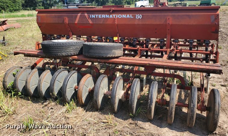 image for item DF7562 International 150 hoe grain drill
