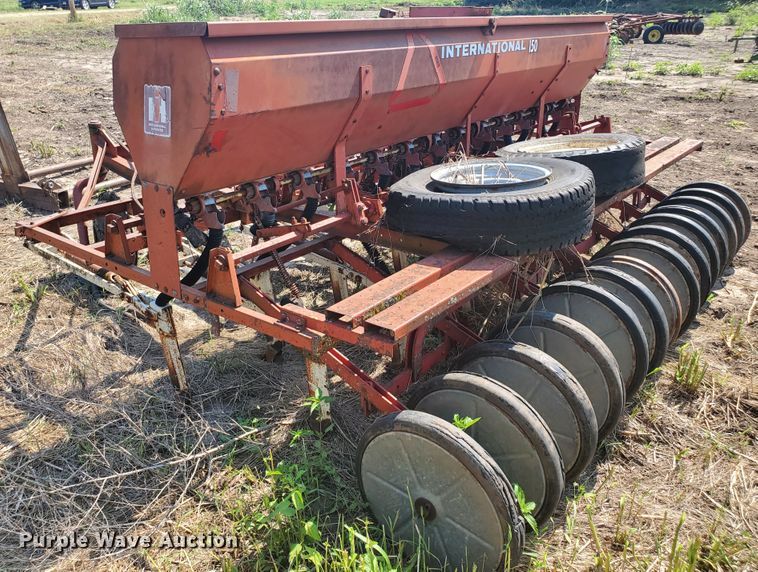 image for item DF7562 International 150 hoe grain drill