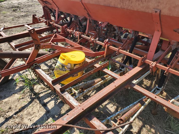 image for item DF7562 International 150 hoe grain drill