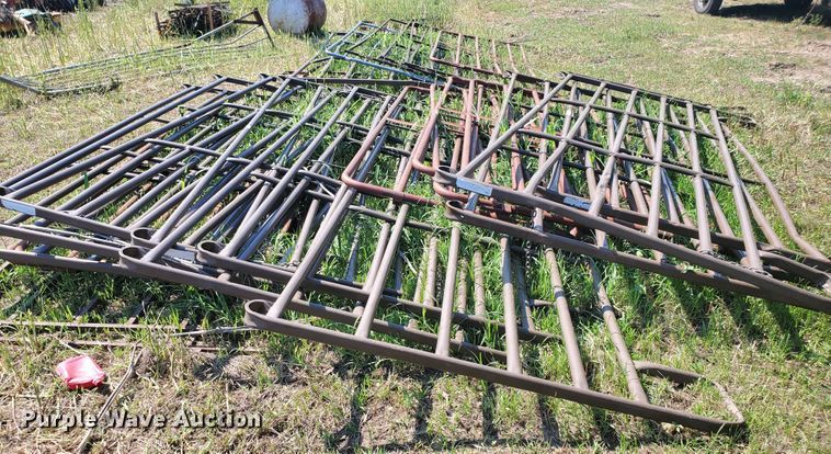 image for item DF7569 Approximately 26 livestock panels
