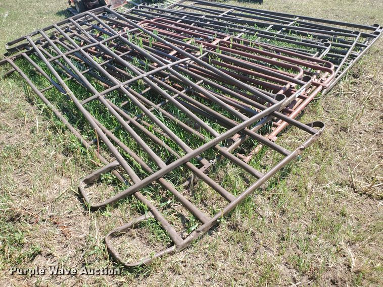 image for item DF7569 Approximately 26 livestock panels