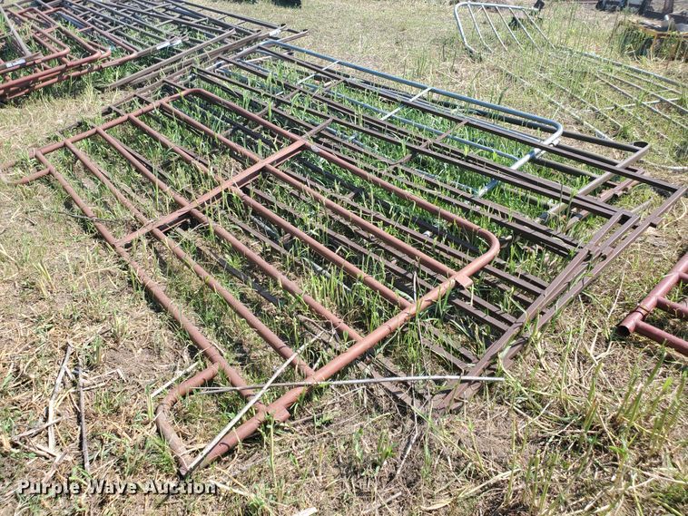 image for item DF7569 Approximately 26 livestock panels