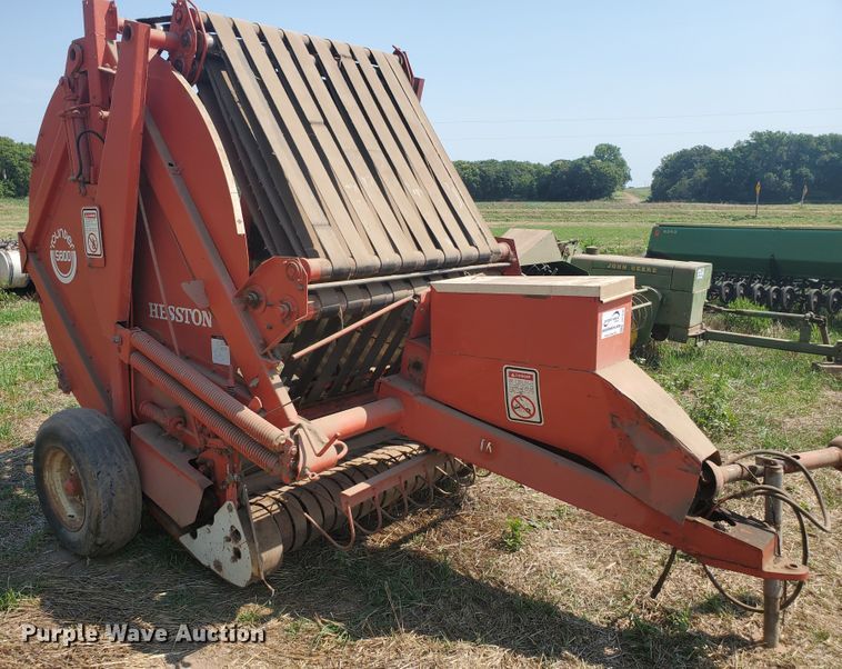 image for item DF7570 Hesston Rounder 5800  round baler