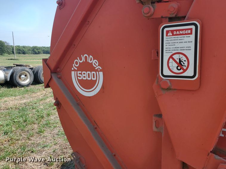 image for item DF7570 Hesston Rounder 5800  round baler