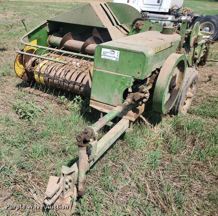 image for item DF7571 John Deere 224T  small square baler