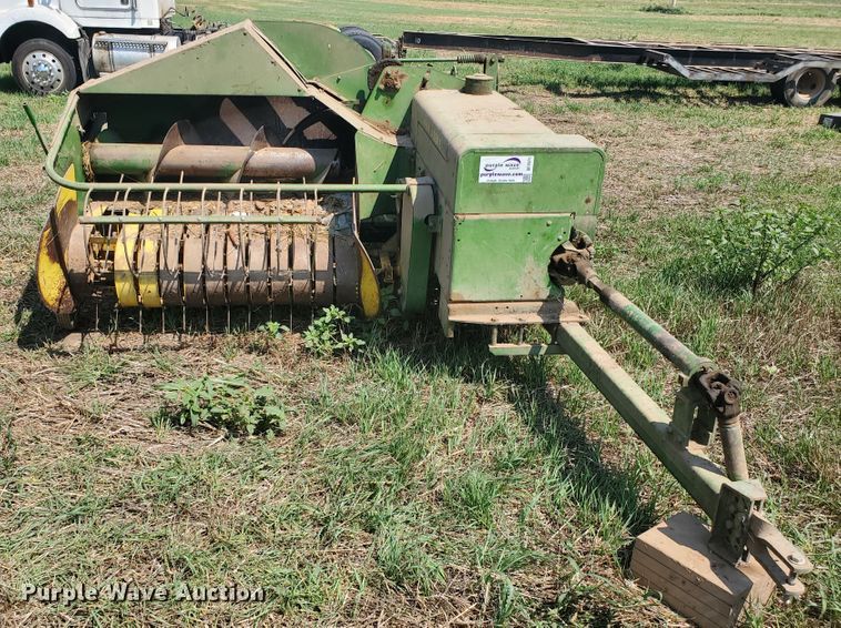 image for item DF7571 John Deere 224T  small square baler