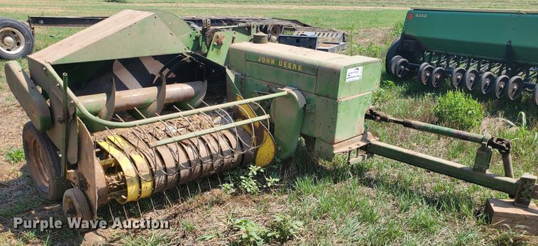 image for item DF7571 John Deere 224T  small square baler