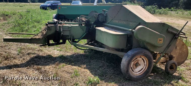 image for item DF7571 John Deere 224T  small square baler