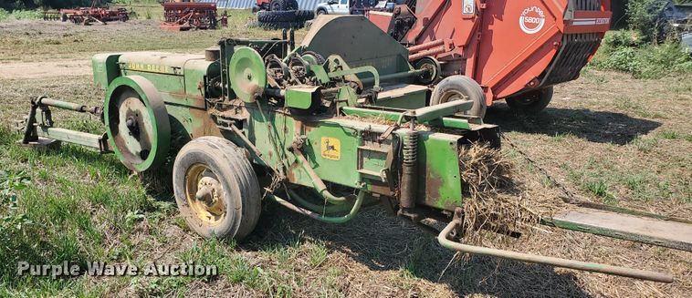 image for item DF7571 John Deere 224T  small square baler