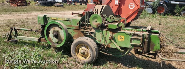 image for item DF7571 John Deere 224T  small square baler