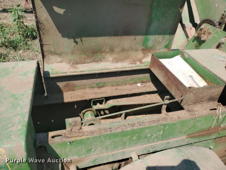 image for item DF7571 John Deere 224T  small square baler