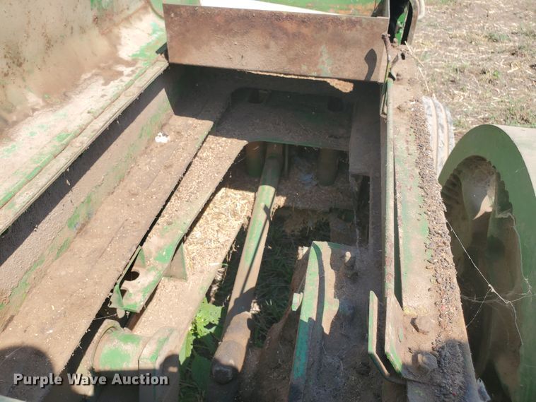image for item DF7571 John Deere 224T  small square baler