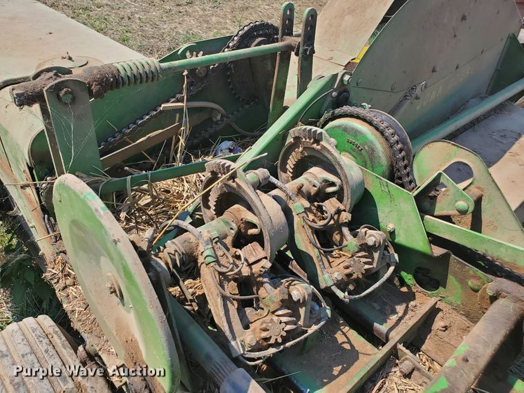 image for item DF7571 John Deere 224T  small square baler