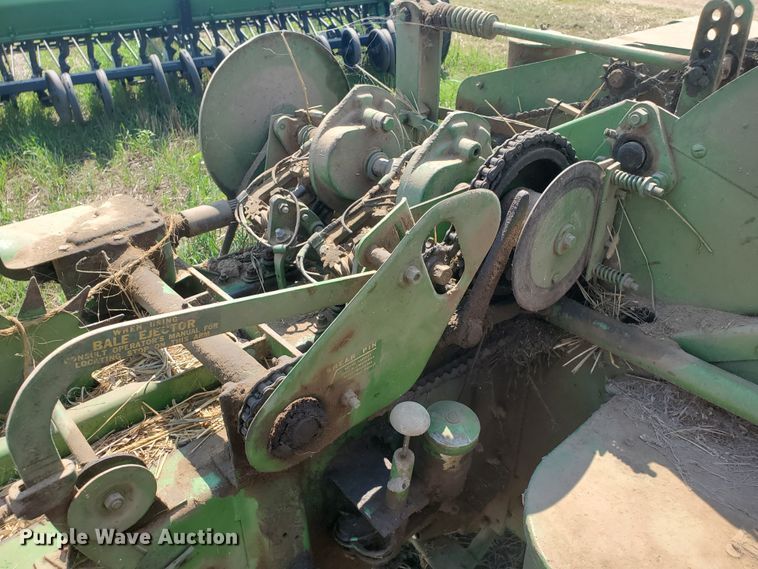 image for item DF7571 John Deere 224T  small square baler