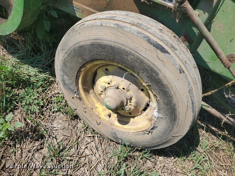 image for item DF7571 John Deere 224T  small square baler