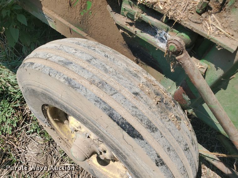 image for item DF7571 John Deere 224T  small square baler