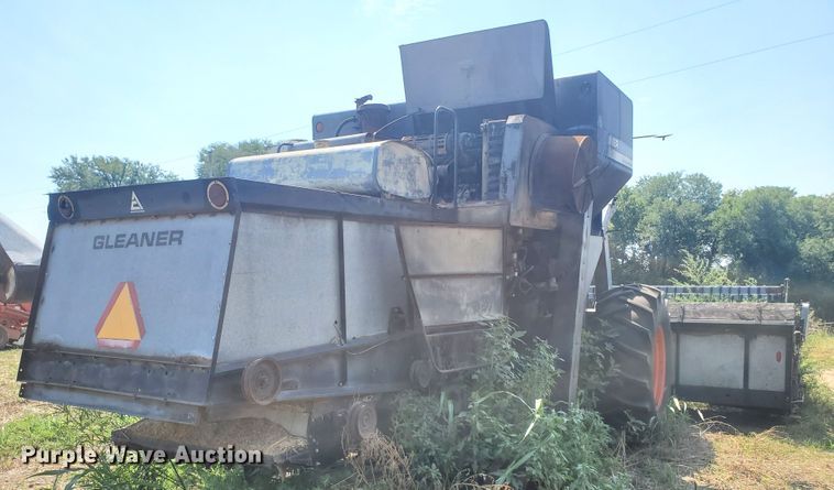 image for item DF7573 Gleaner L2 Corn Plus combine